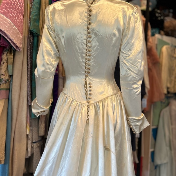 Antique 1930s Wedding Gown - Picture 5 of 17